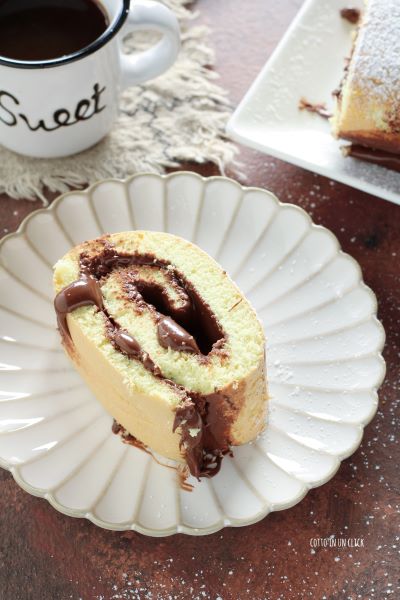 polvilhe com açúcar de confeiteiro e sirva em fatias