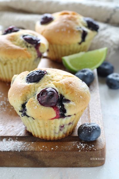 retire os muffins do forno e deixe-os esfriar antes de desenformar e servir