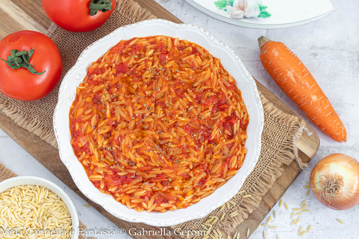 Risoni ao tomate e orégano