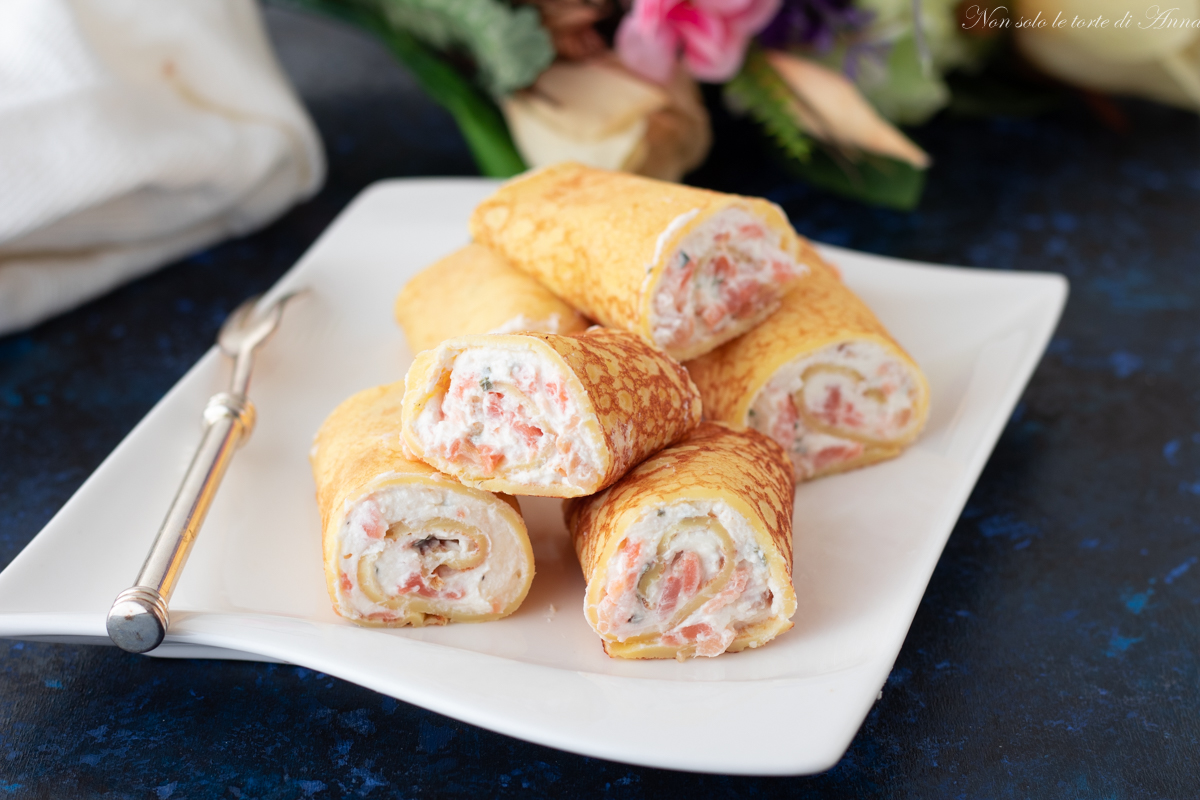 rocambole de crepe com salmão e stracchino