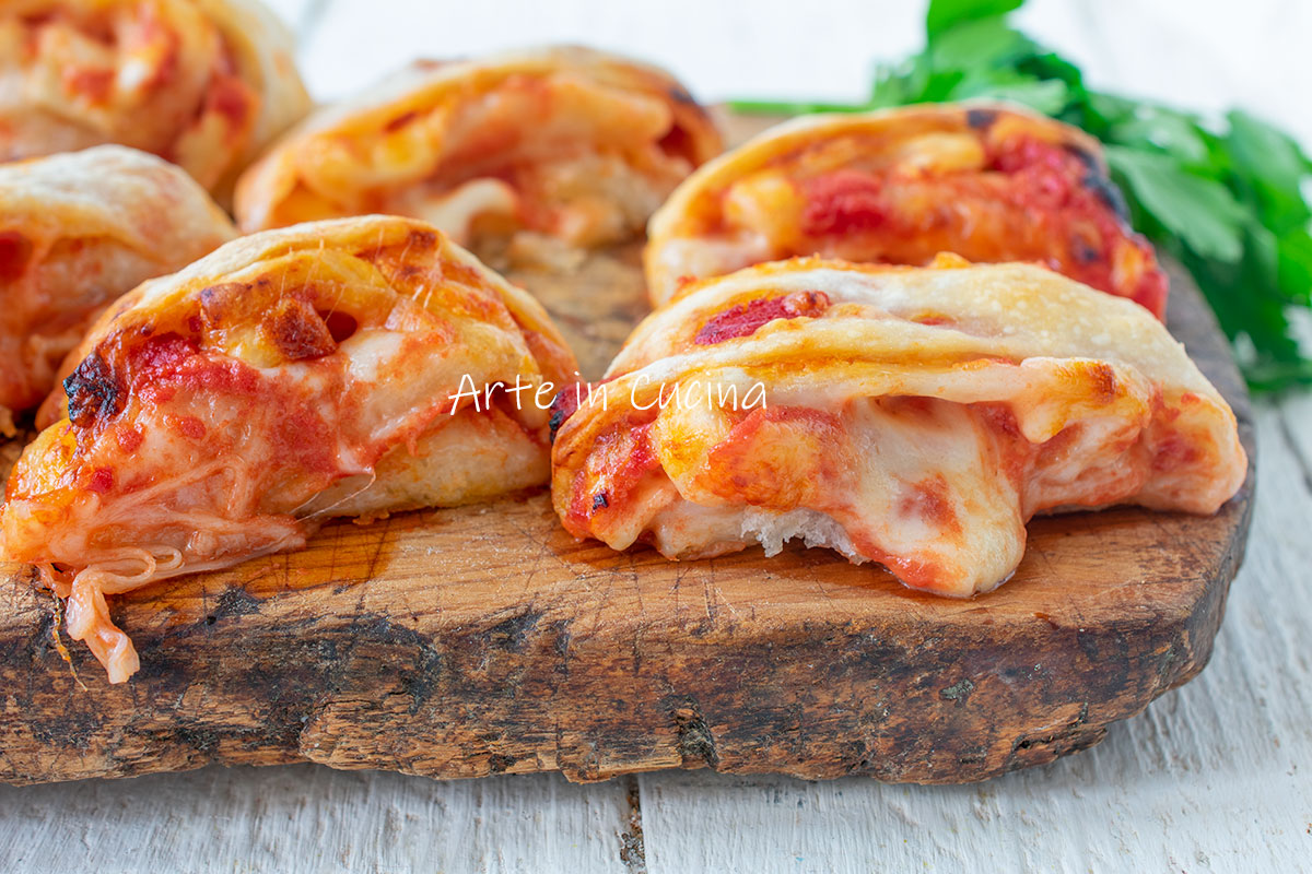 Rolinhos de pizza de tomate