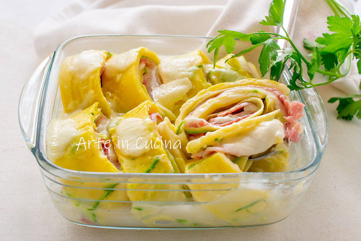 Rolo de crepes de abobrinha com presunto e provolone