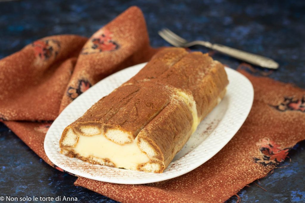 rolo de biscoito champagne e creme de confeiteiro