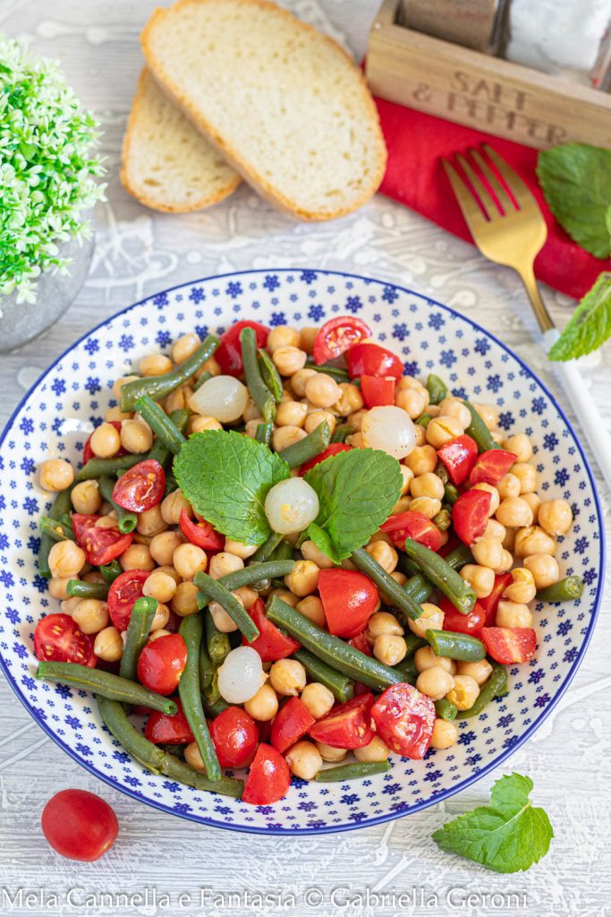 salada de grão-de-bico e vagem