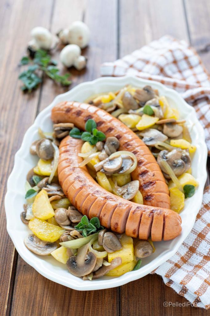 salsicha com batatas e cogumelos