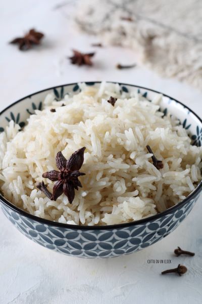 sirva o arroz pilaf acompanhando com receitas indianas de sua preferência
