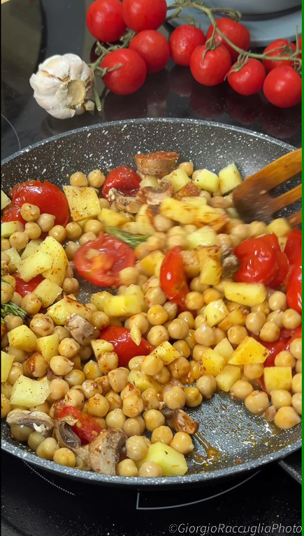 sopa de grão-de-bico com cogumelos e batatas