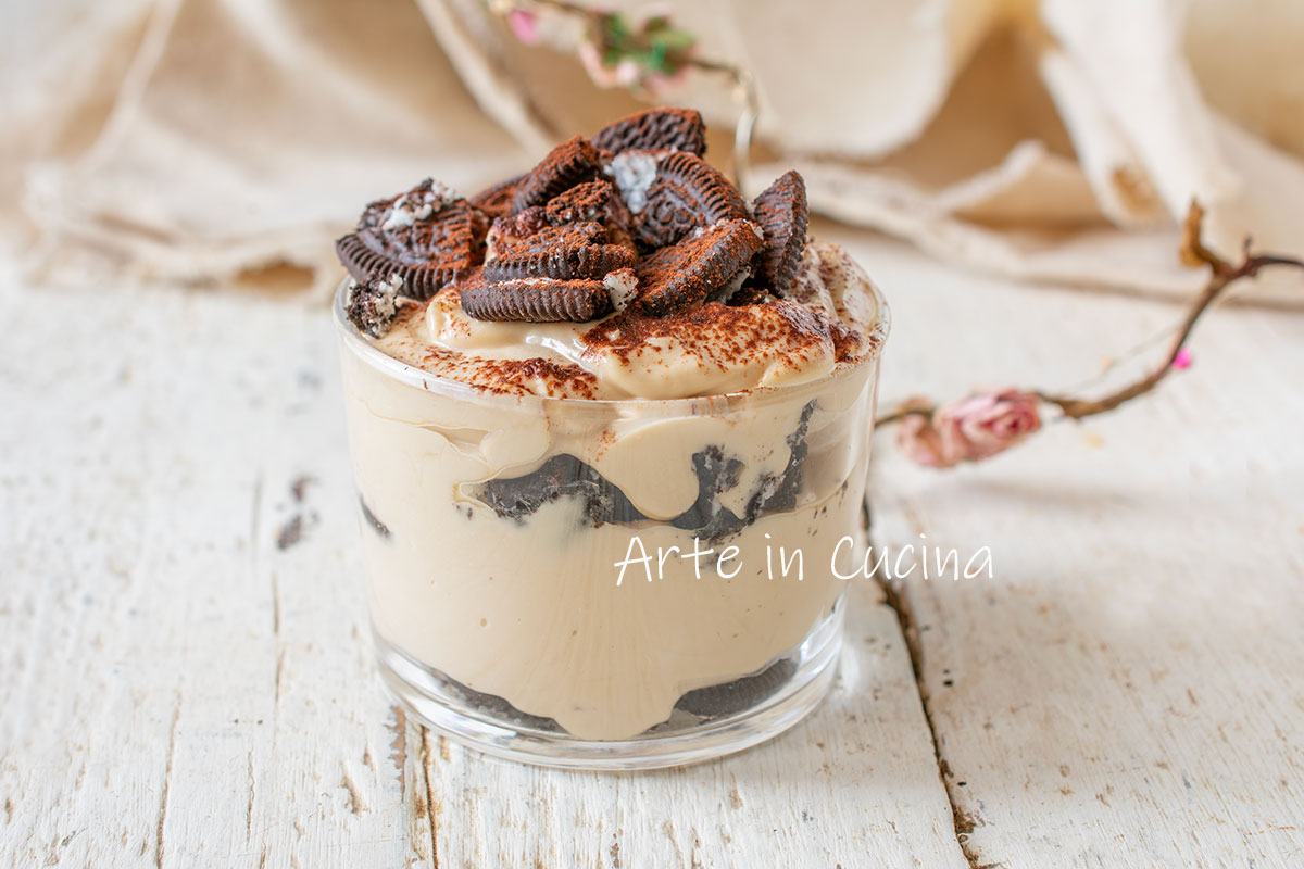 Tiramisù oreo com iogurte e mascarpone