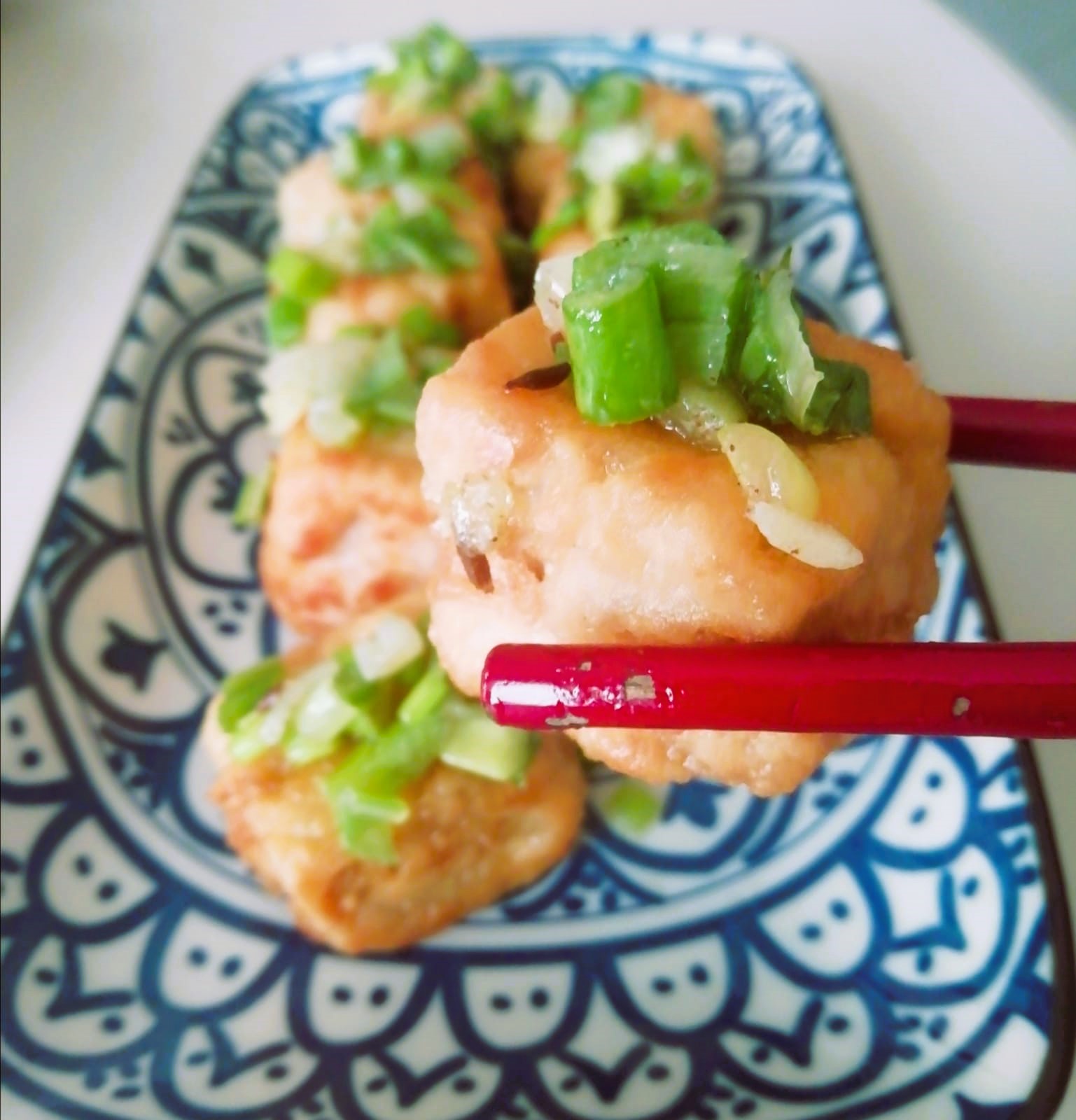 TOFU FRITO com óleo de cebolinha