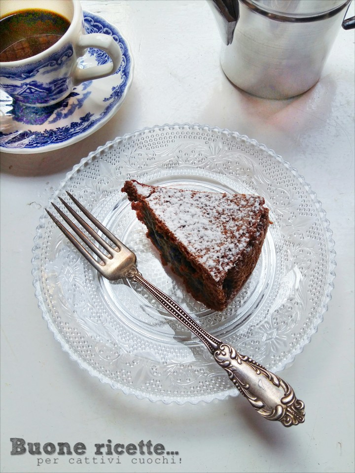 fatia de torta caprese