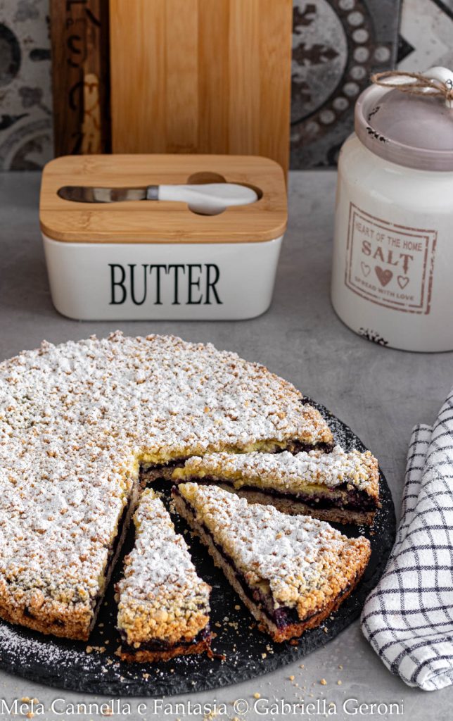 torta crumble de creme e geleia de mirtilo