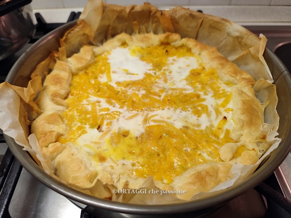 torta de abóbora e queijo salgada com massa folhada e ovos