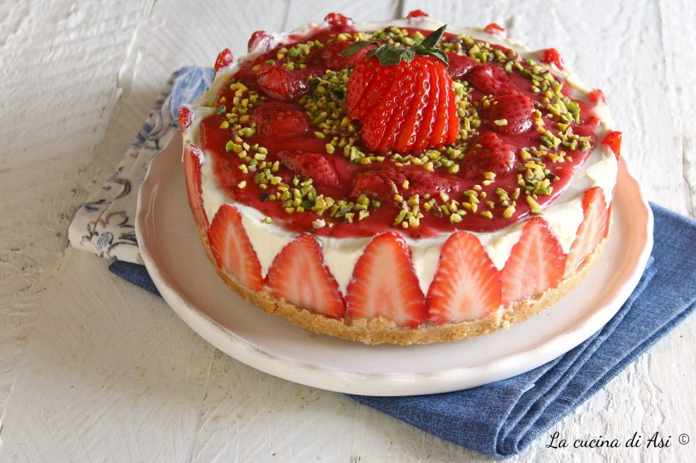 Torta sem forno de morangos e pistaches