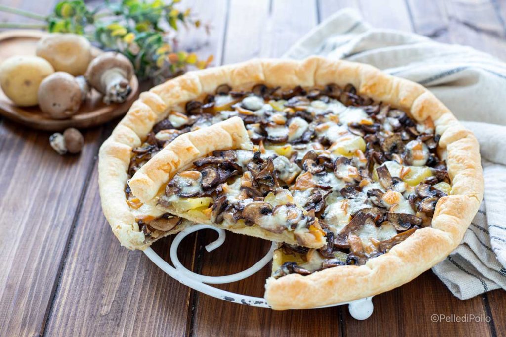 torta salgada com cogumelos, batatas e scamorza