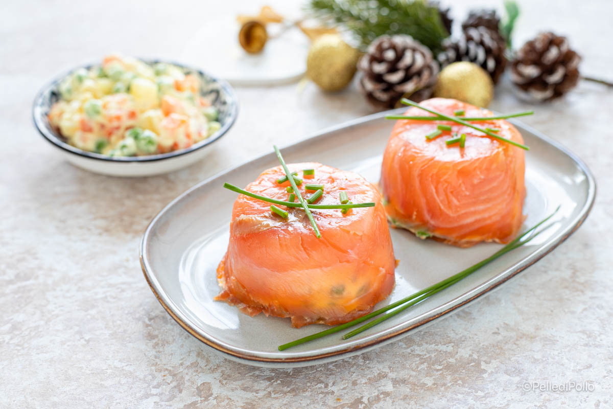 Tortinhas de salmão defumado e salada russa