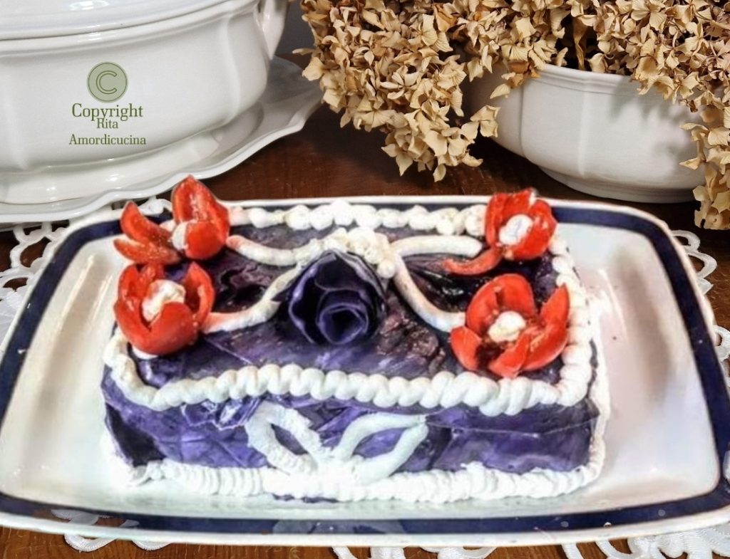 Cheesecake salgada com couve roxa