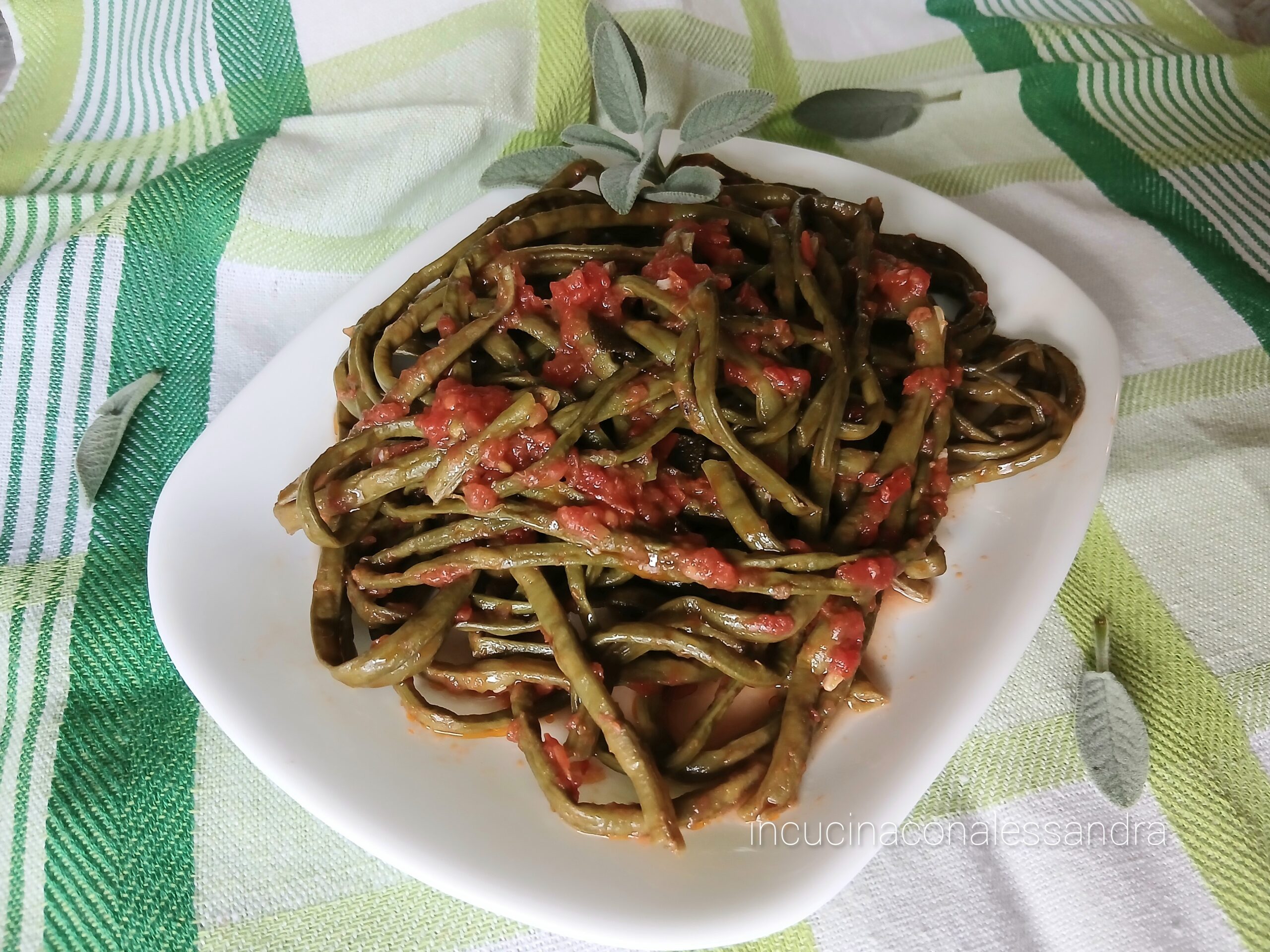 Vagens ao molho de tomate ou feijões serpentes