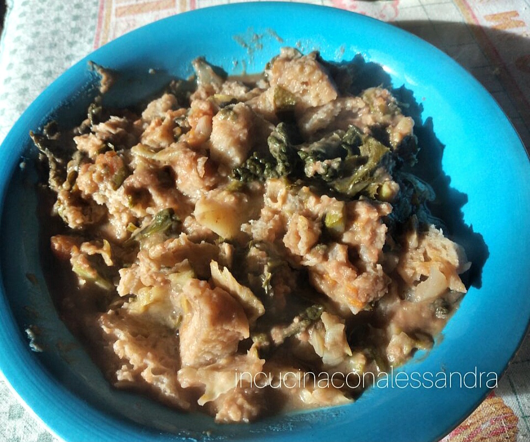 Sopa lucchese de couve negra e feijões