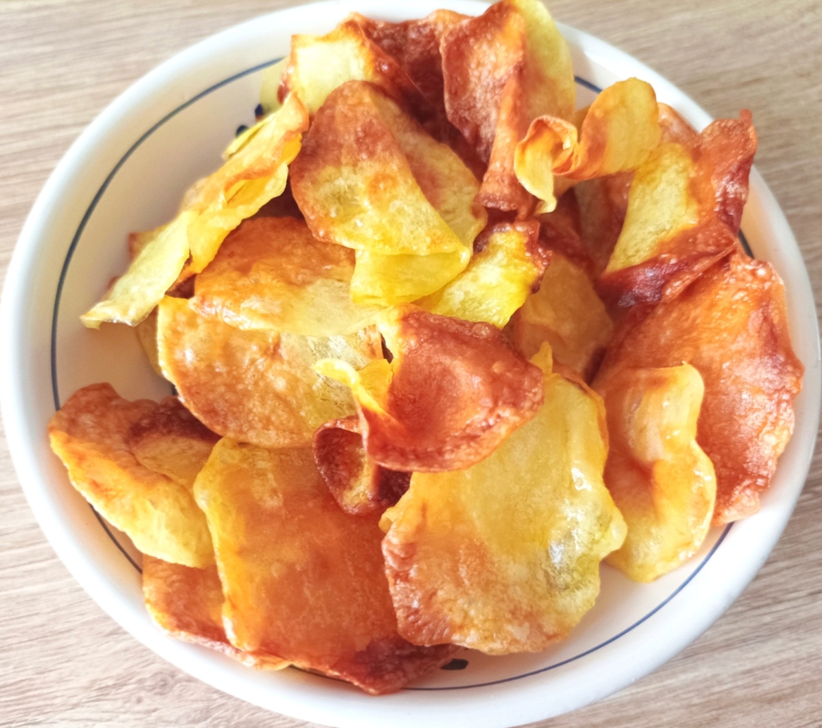 Chips de batata na fritadeira sem óleo