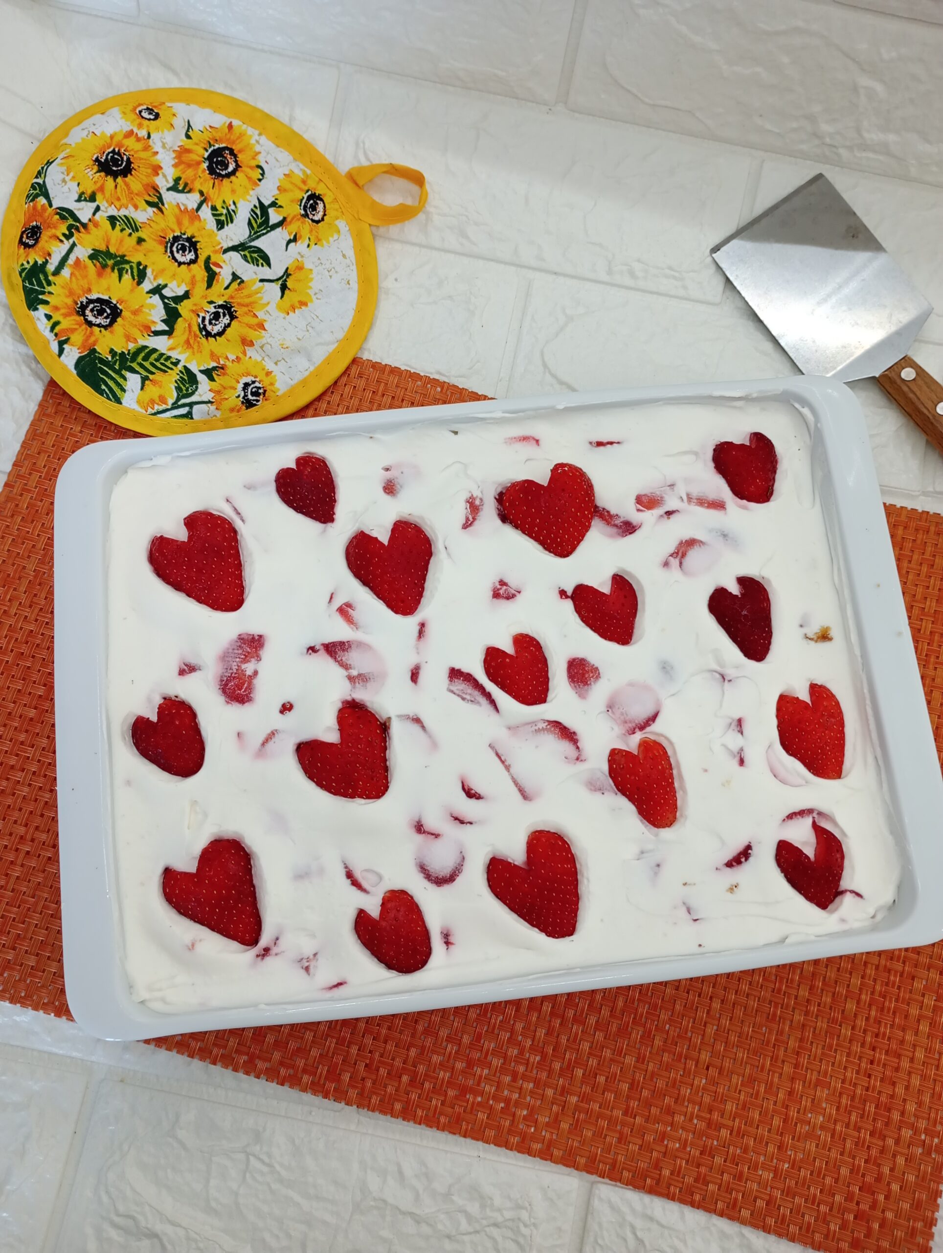 Torta Gelada de Iogurte e Morangos