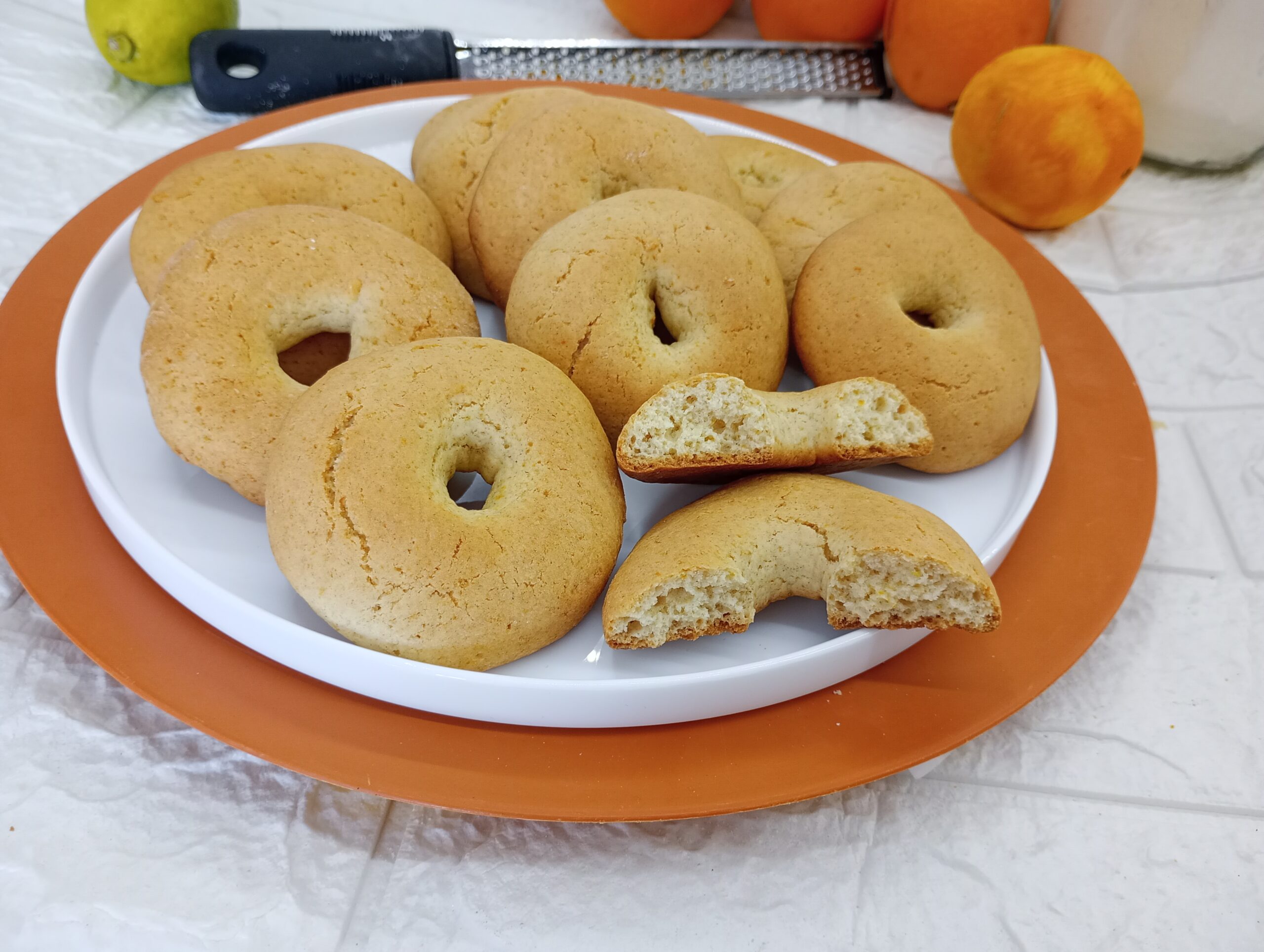 Rosquinhas Biscoitadas com Creme de Leite e Laranja