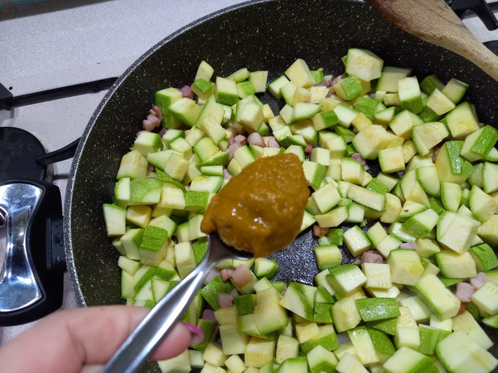 Nhoque gratinado com abobrinha e provolone