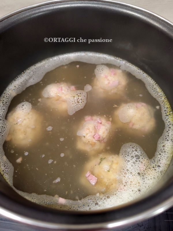 cozinhar os canederli à moda de Trento