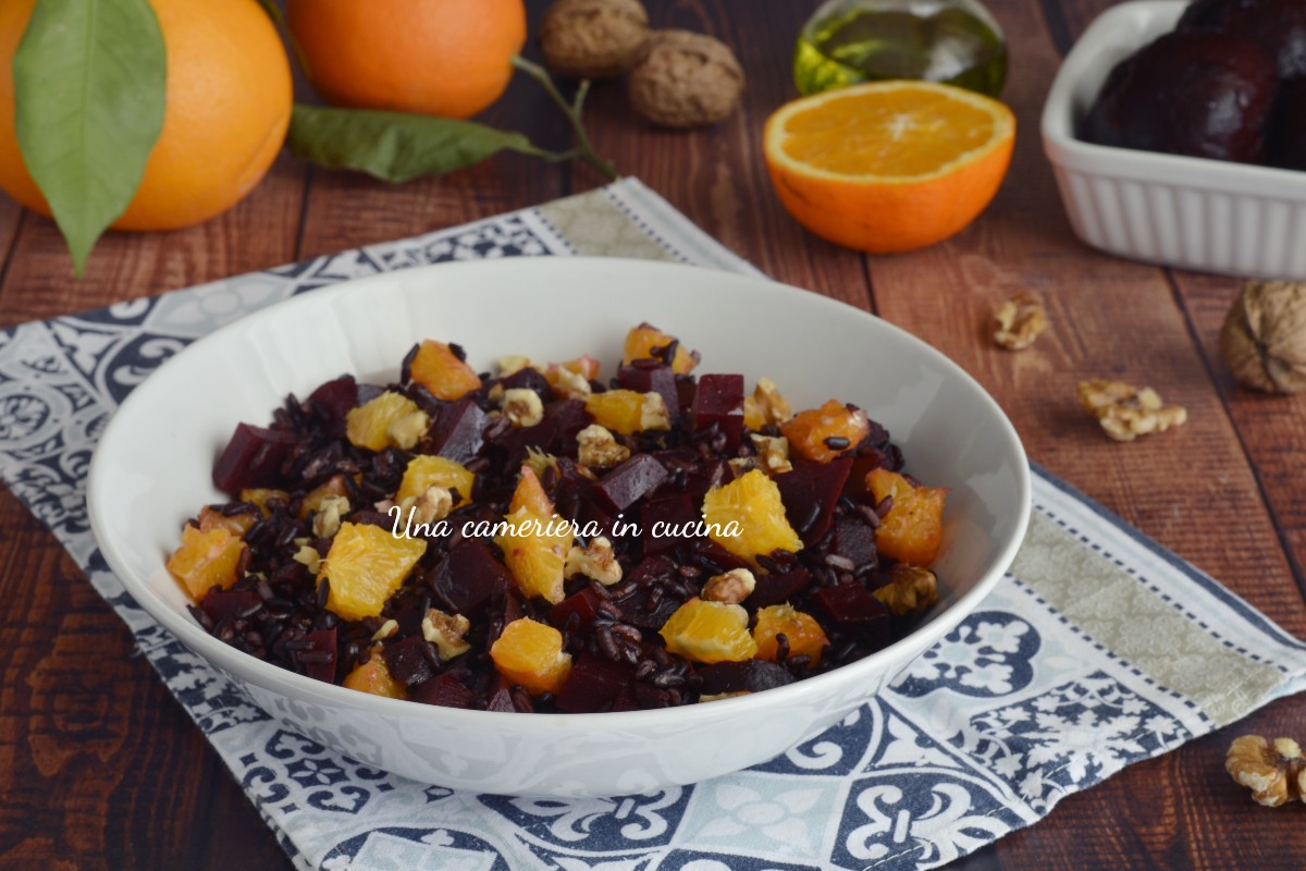 Arroz venere com beterraba, laranja e nozes