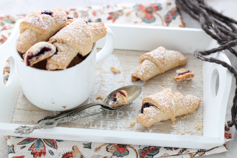 BISCOITOS DE IOGURTE E GELEIA