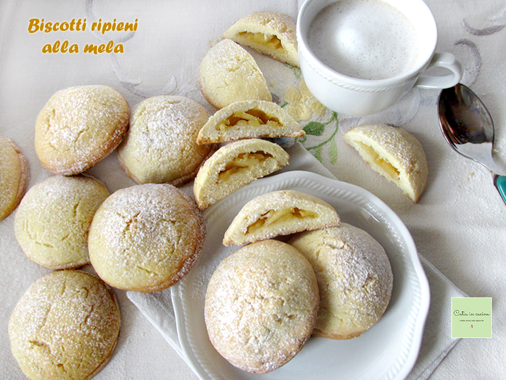 Biscoitos recheados com maçã