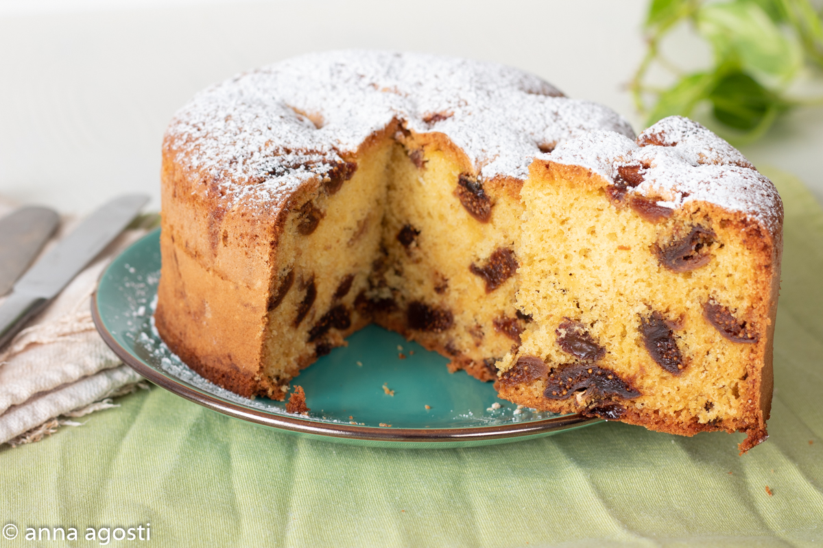 Bolo de Figos Secos e Uvas Passas