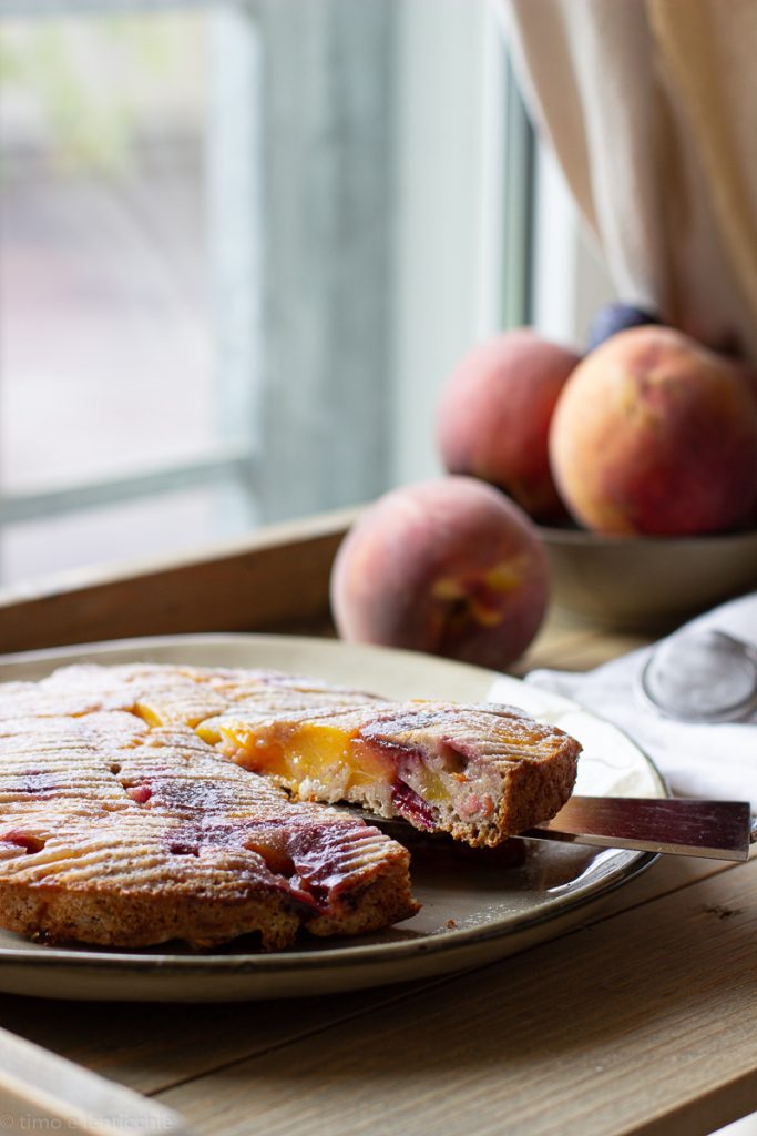 Clafoutis vegano de pêssegos