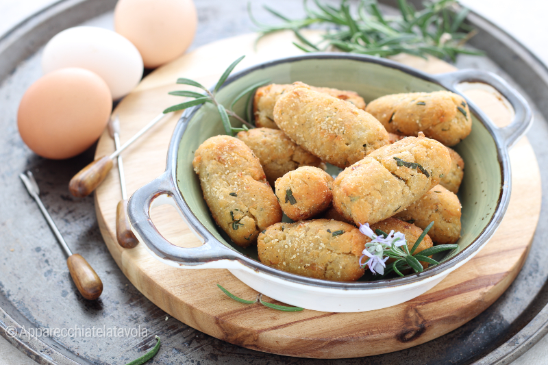 croquetes de pão de forma ovos e queijo