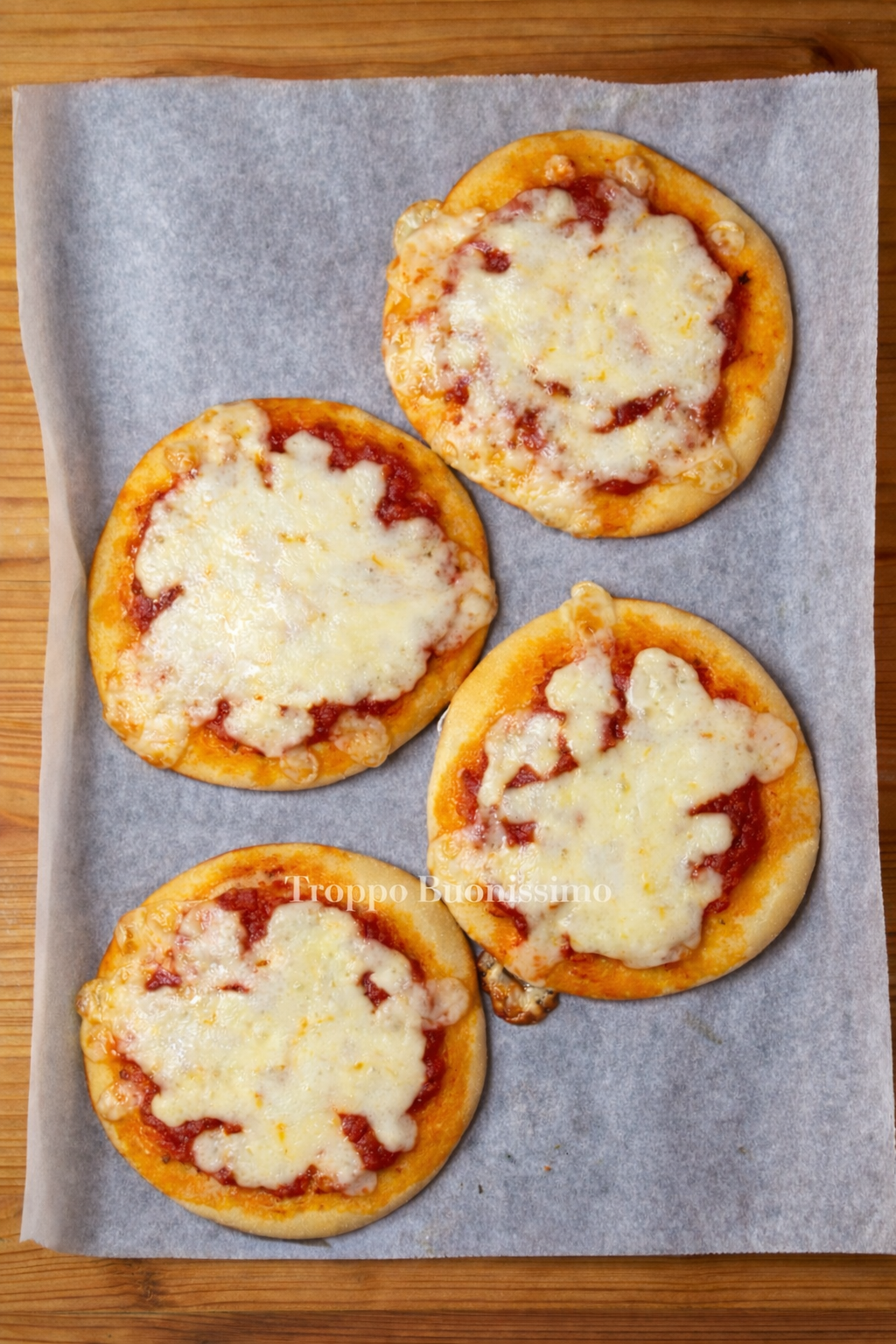 Mini pizzas vermelhas macias feitas em casa: a receita perfeita para preparar no fim de semana