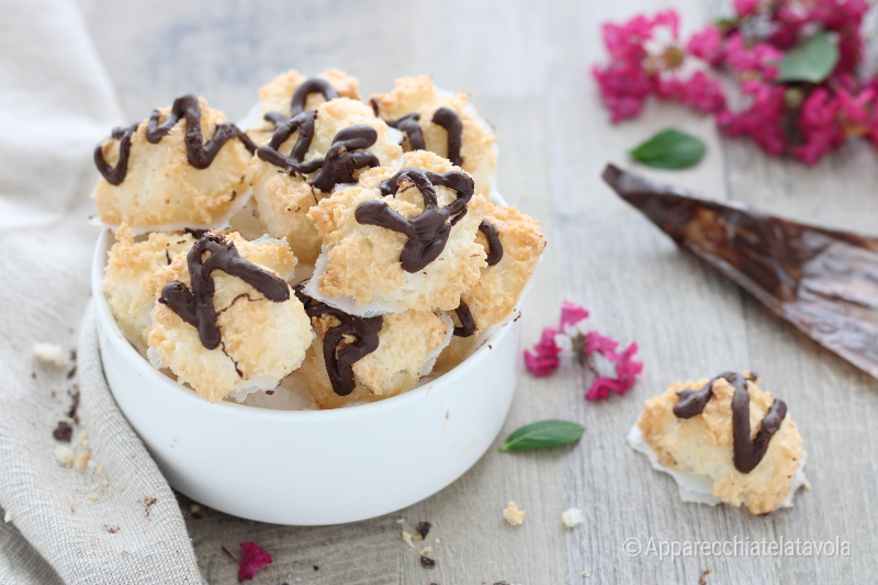 docinhos de coco e chocolate