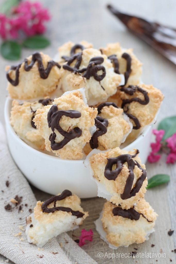 docinhos de coco e chocolate