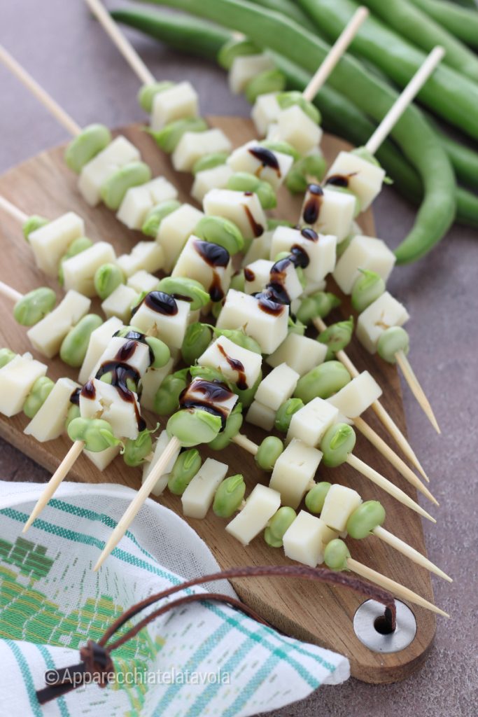 favas frescas e pecorino