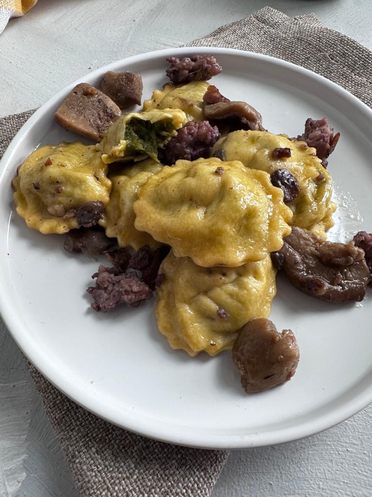 Ravioli de brócolis e linguiça
