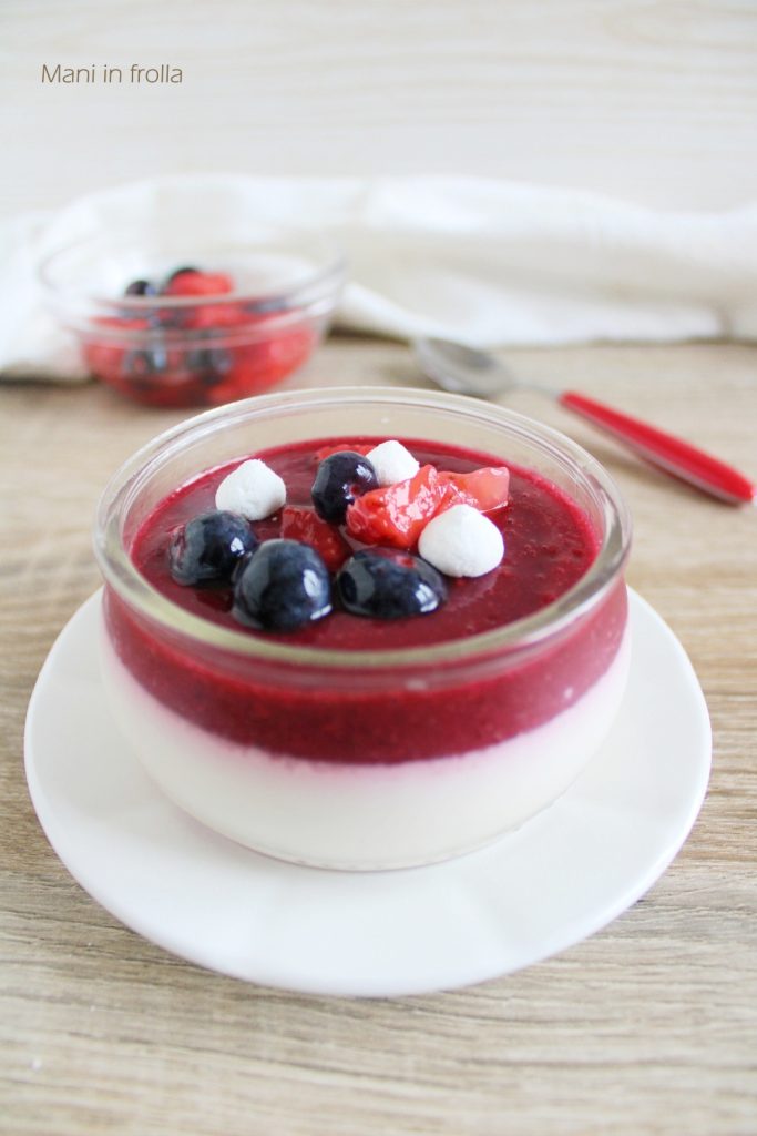 Panna cotta com frutas vermelhas