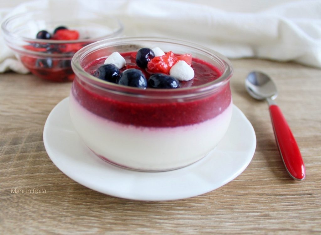 Panna cotta com frutas vermelhas