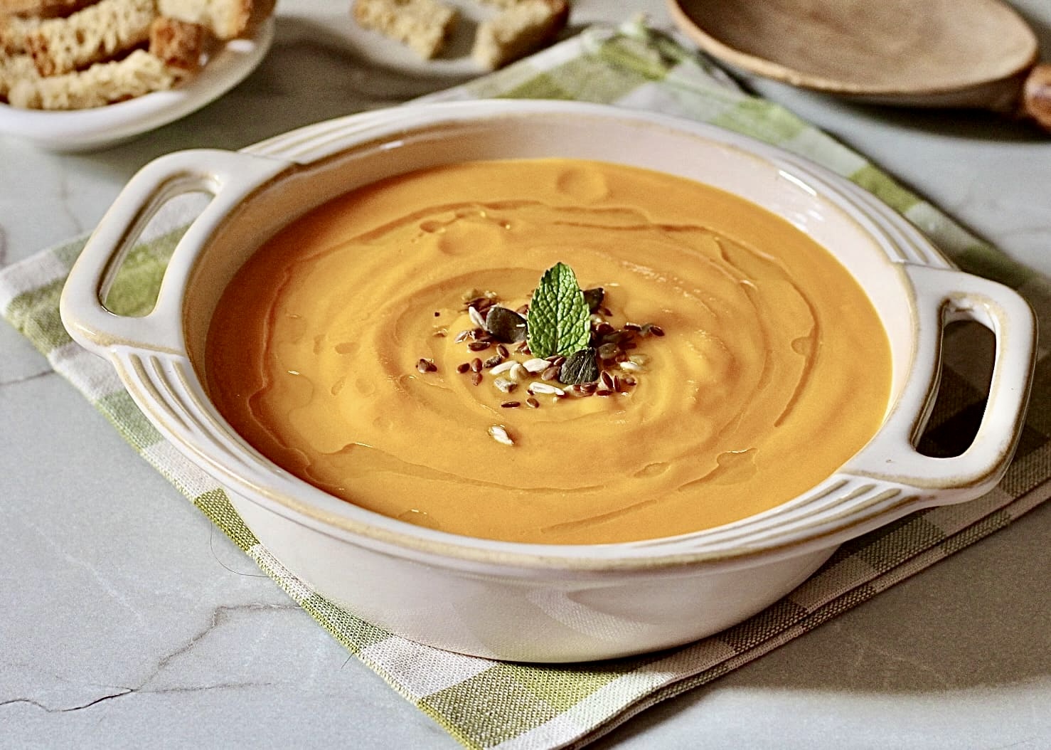 Creme de cenoura e abóbora, sabor, saúde e simplicidade em um prato.