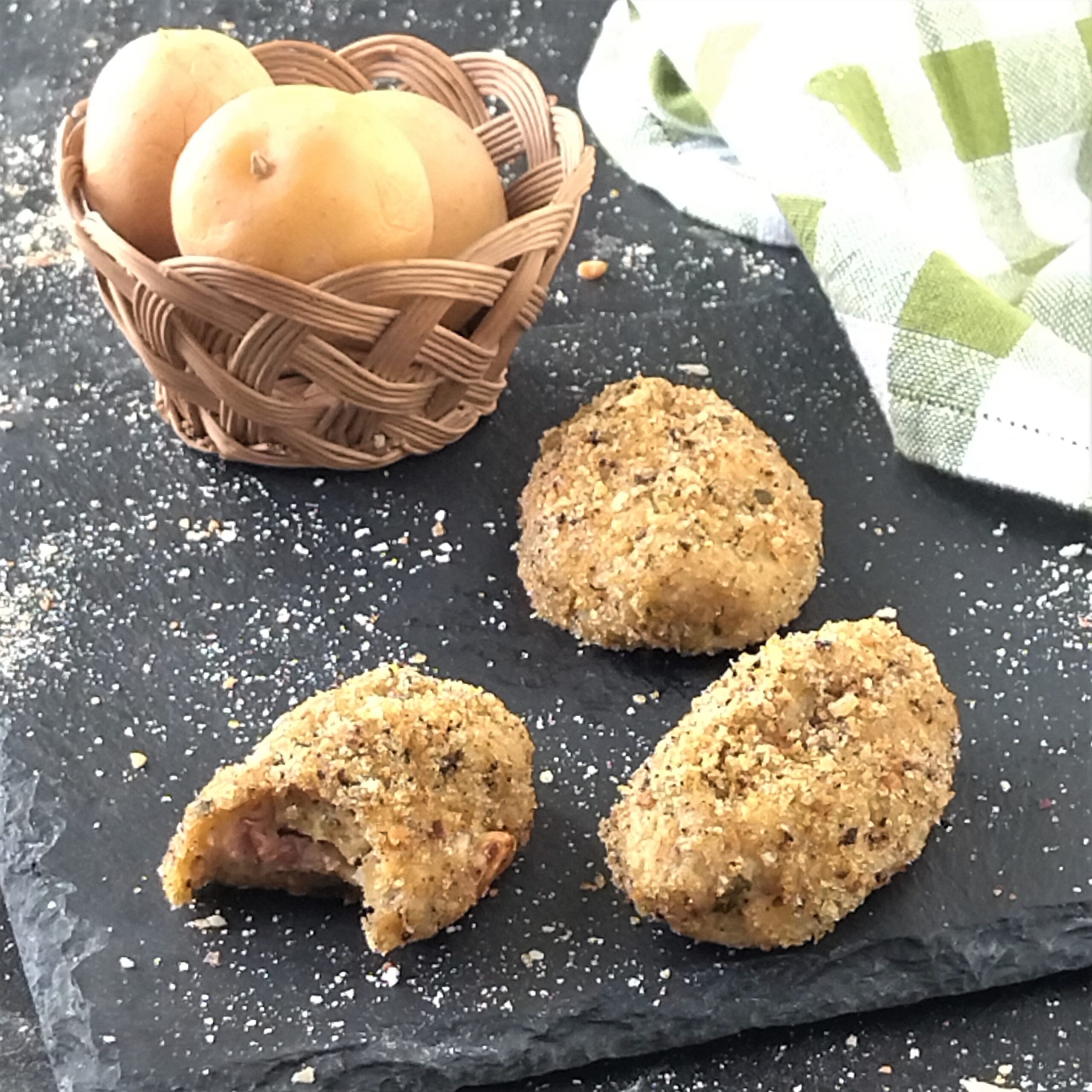 Croquetes de batata com pão ralado aromatizado