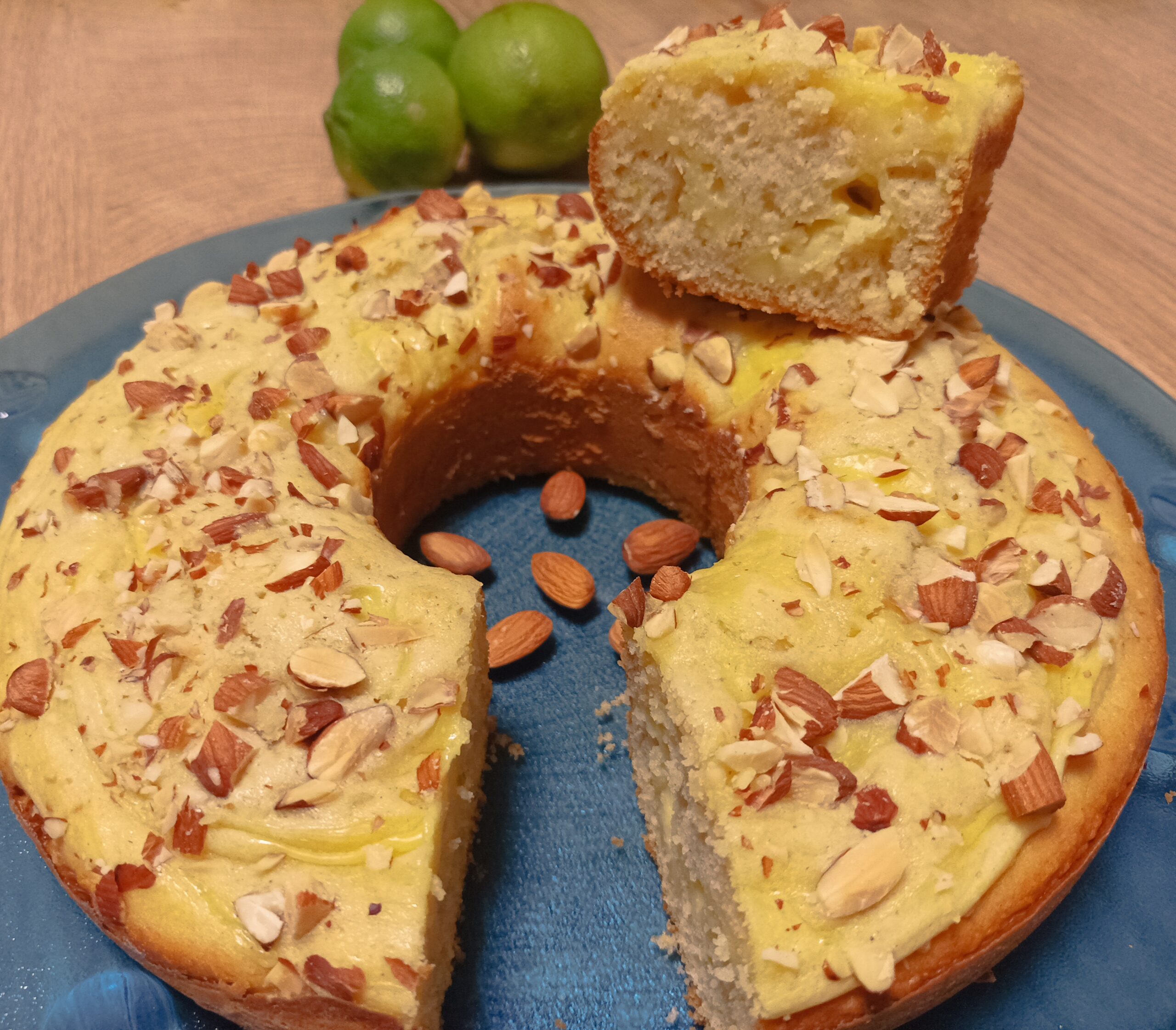 Bolo de anel macio com creme de limão