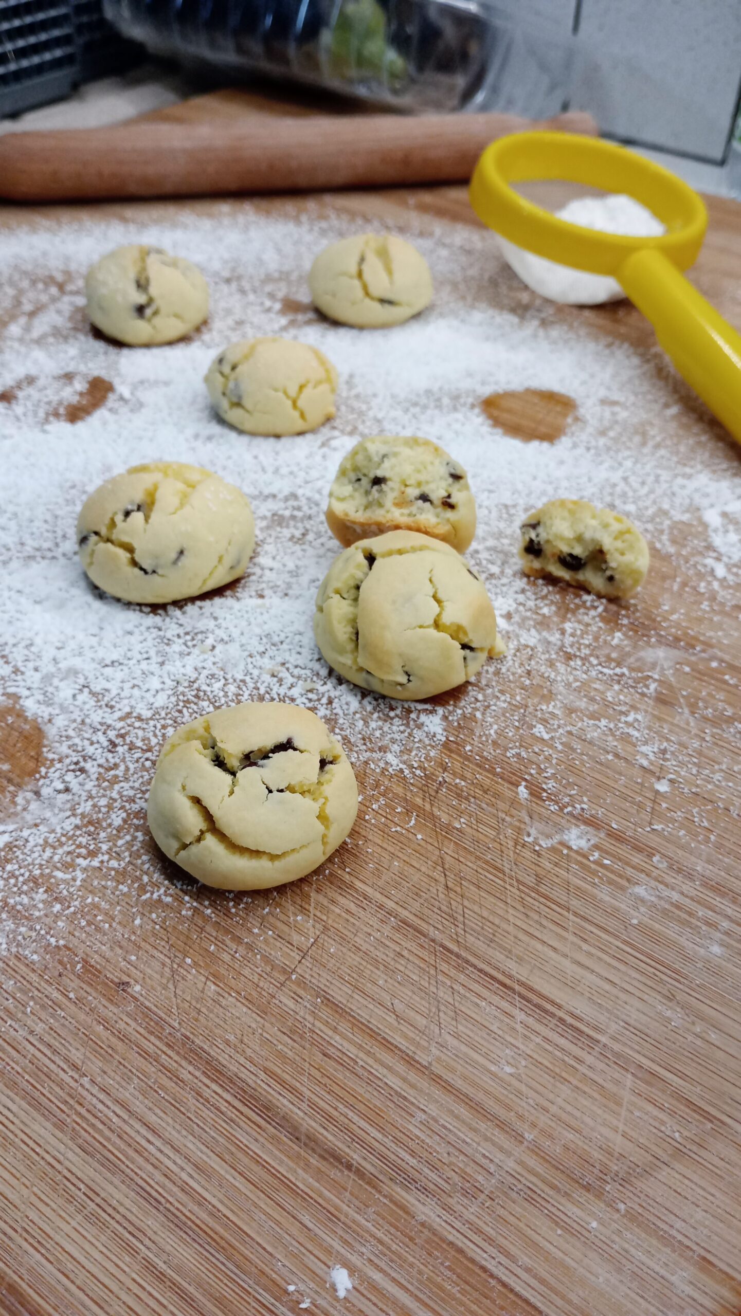 Biscoitos sem glúten com gotas de chocolate