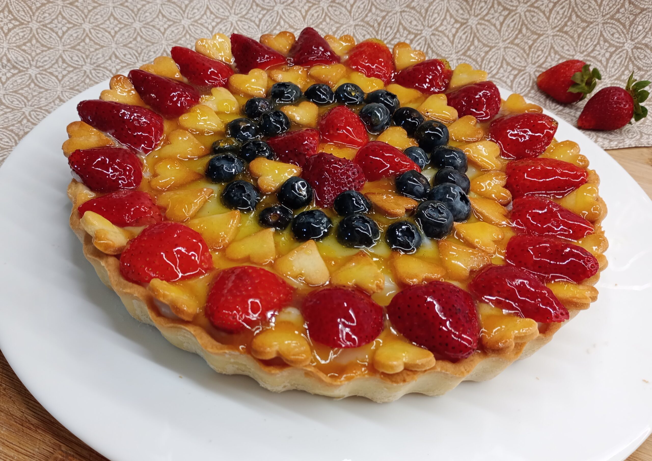 Torta com creme de confeiteiro e morangos