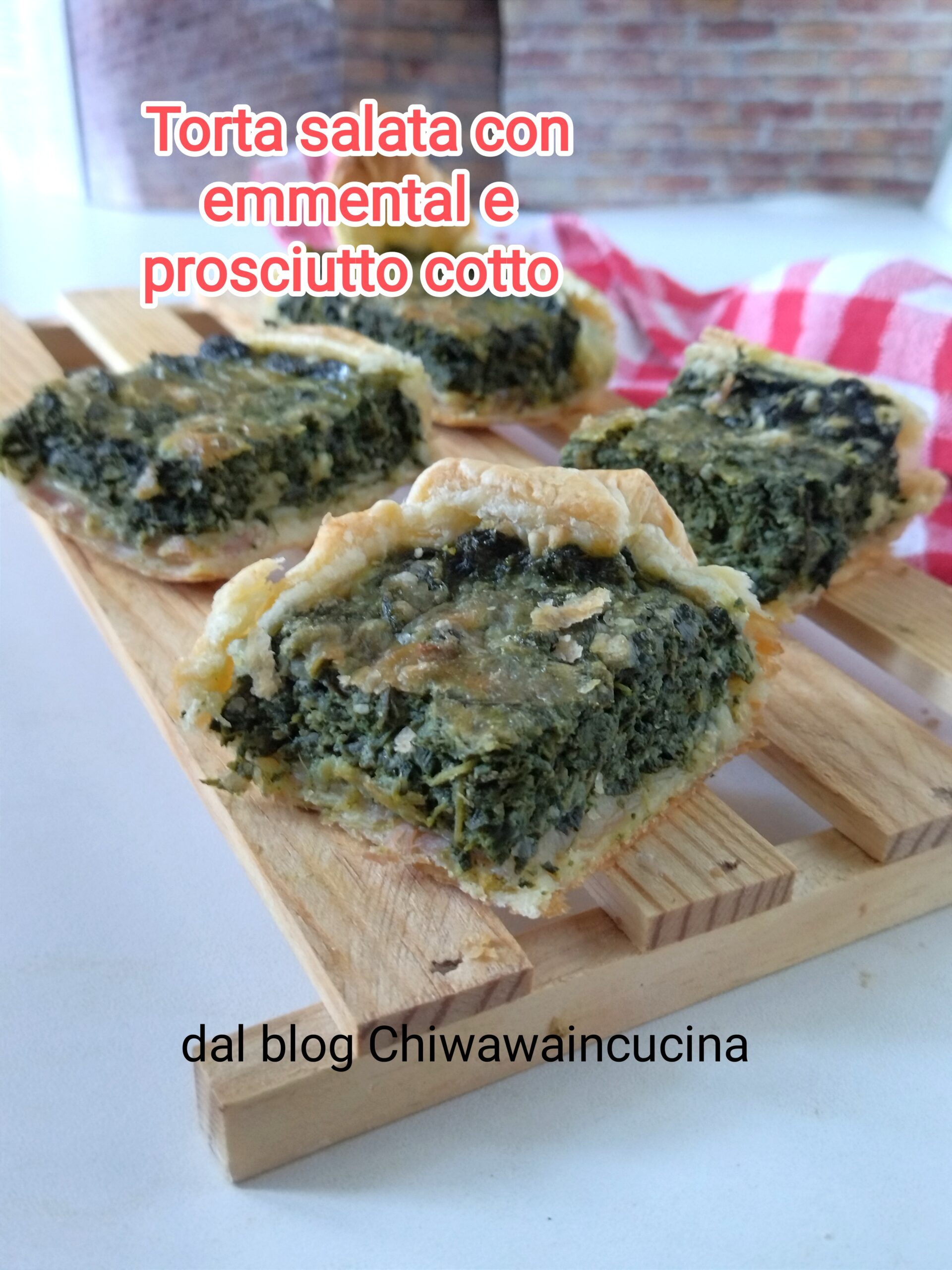 Torta com espinafre, presunto e queijo emmental