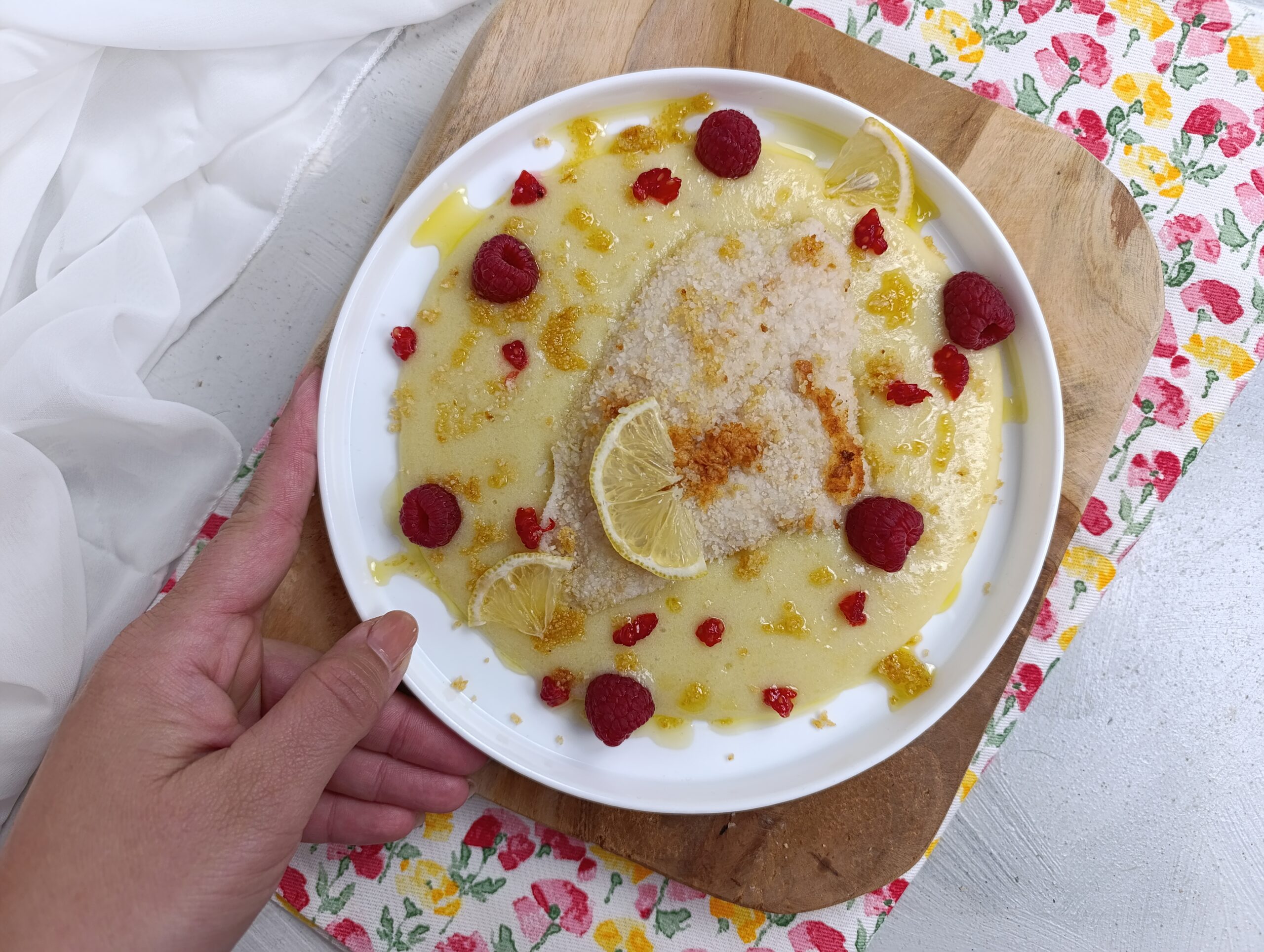 FILÉ DE LINGUADO COM BATATAS E FRAMBOESAS