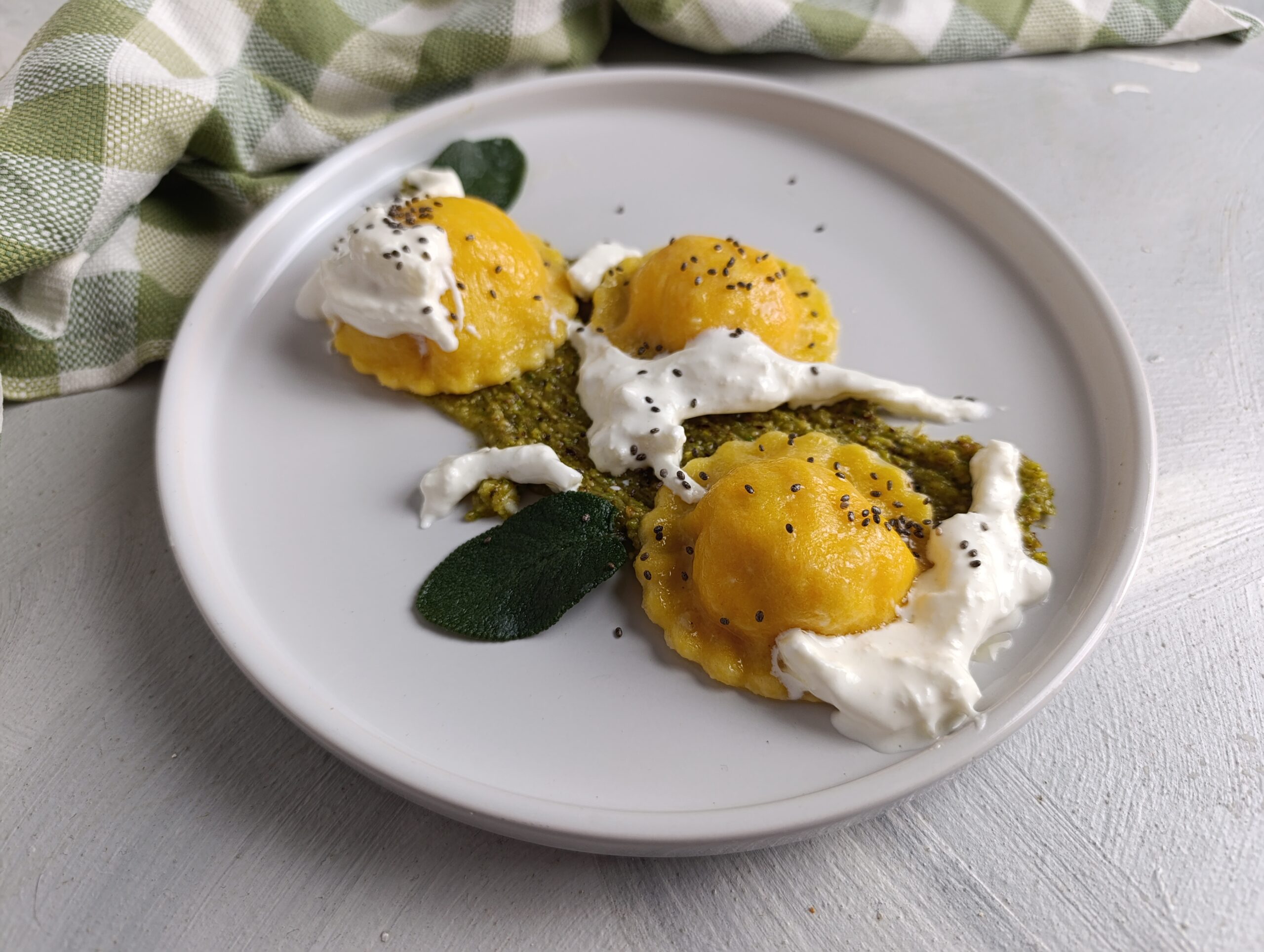 RAVIOLI RICOTA E SALMÃO