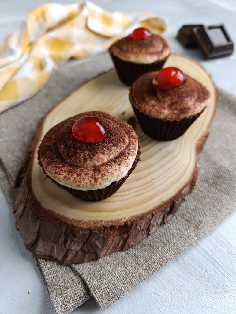 Tiramisù em cestinhas de chocolate