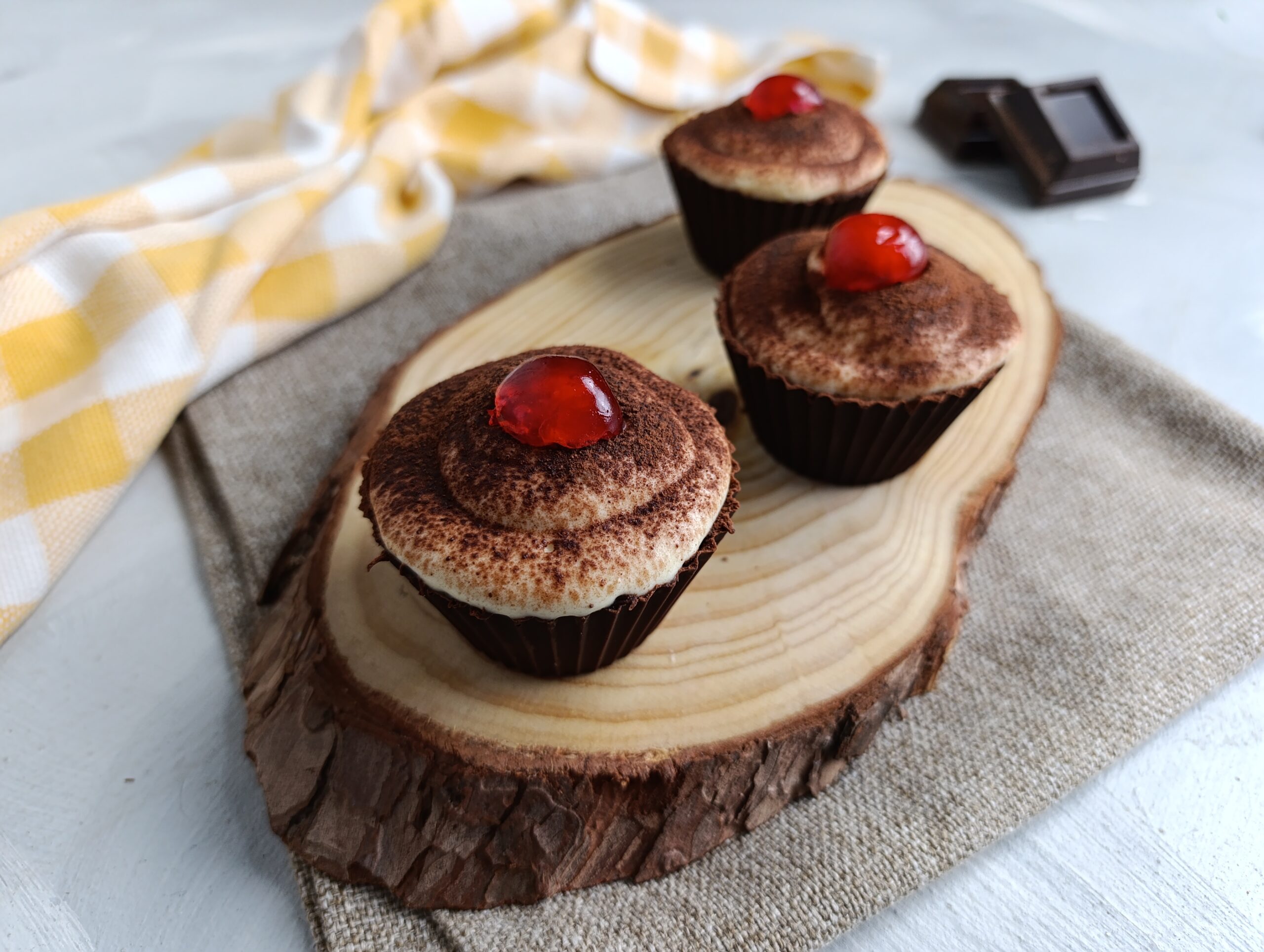 TIRAMISÙ EM CESTINHAS DE CHOCOLATE